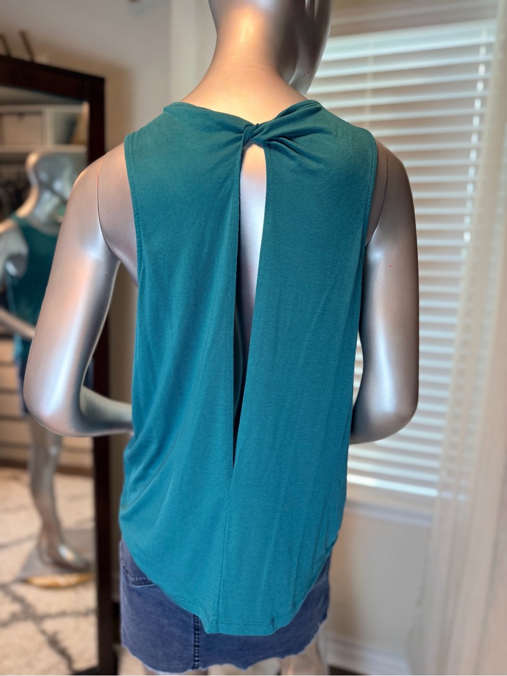 Glyder Evolve Tank Top Women's M Teal Twist Keyhole Back Sleeveless Yoga